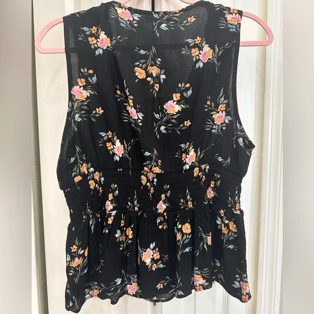 Flowered Blouse - Picture 4 of 4